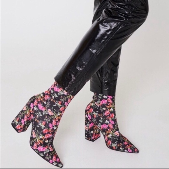 Steve Madden Shoes - STEVE MADDEN FLORAL SOCK BOOTIE SIZE 7